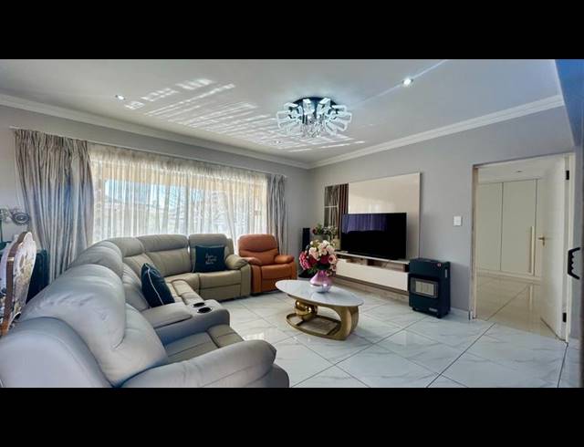 4 BEDROOM HOUSE FOR SALE IN SAVANNAH COUNTRY ESTATE